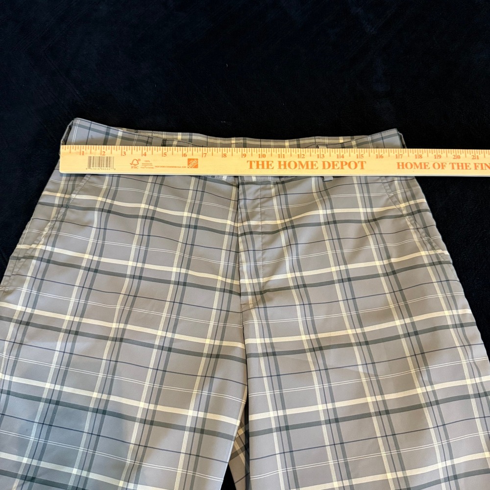 Nike Golf Dri-FIT Mens Plaid Shorts Grey White 388782-065 Size 34 - Picture 2 of 9